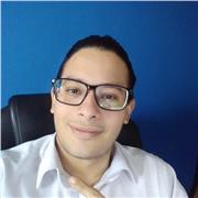 Vivo múltiples años en los estados unidos, tengo un acento nativo indeal para personas que buscan mejoras sus capacidades conversaciónales